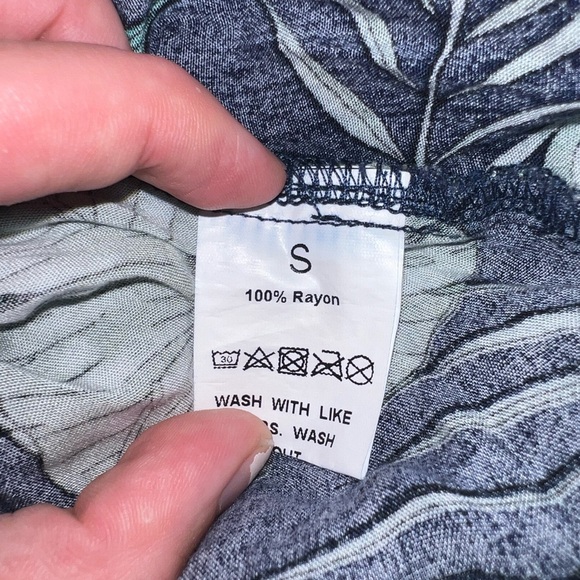 Tropical Leaf V-Neck Spaghetti Strap Dress - Picture 6 of 7